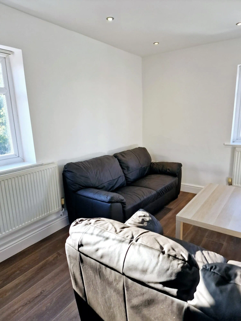 3 Bedroom - Flat 7,  Bawas place - Alfreton Road - Thumbnail 7